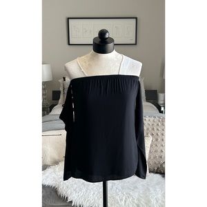 TOBI Black Off the Shoulder Bell Sleeve Top Size Medium Lightweight Casual